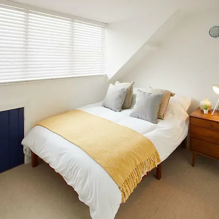 Host & - Harbour * Staithes