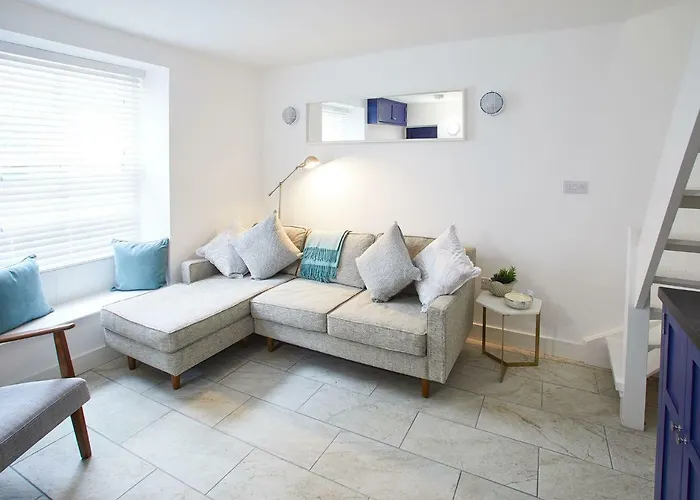 Host & - Harbour Holiday home