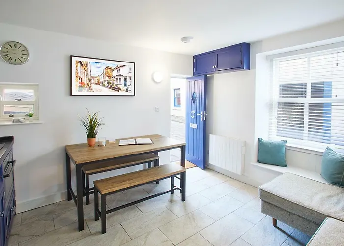 Host & - Harbour Staithes