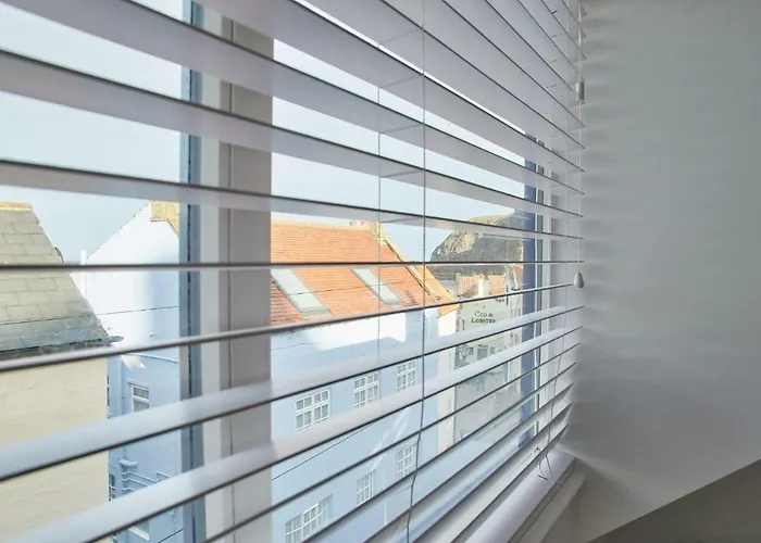 Host & - Harbour * Staithes