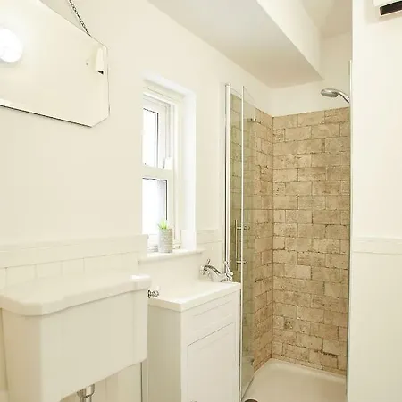 Host & - Harbour בית נופש *